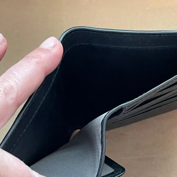 TUMI black leather bifold passport wallet Rfid protected slim profile travel - Picture 6 of 9